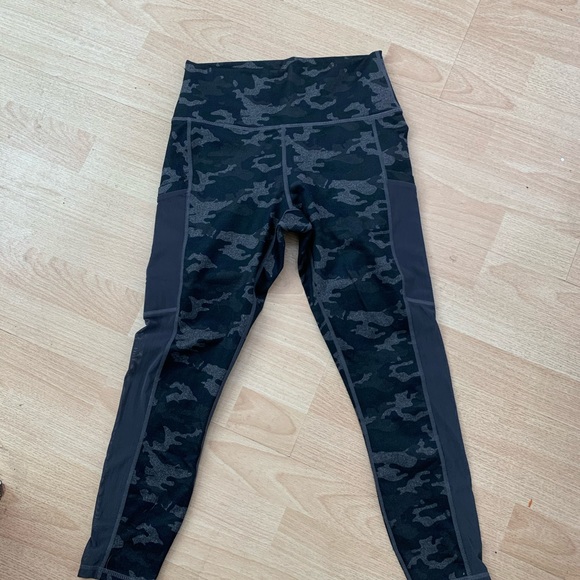 Fabletics high waisted camo leggings with pockets - Picture 13 of 13